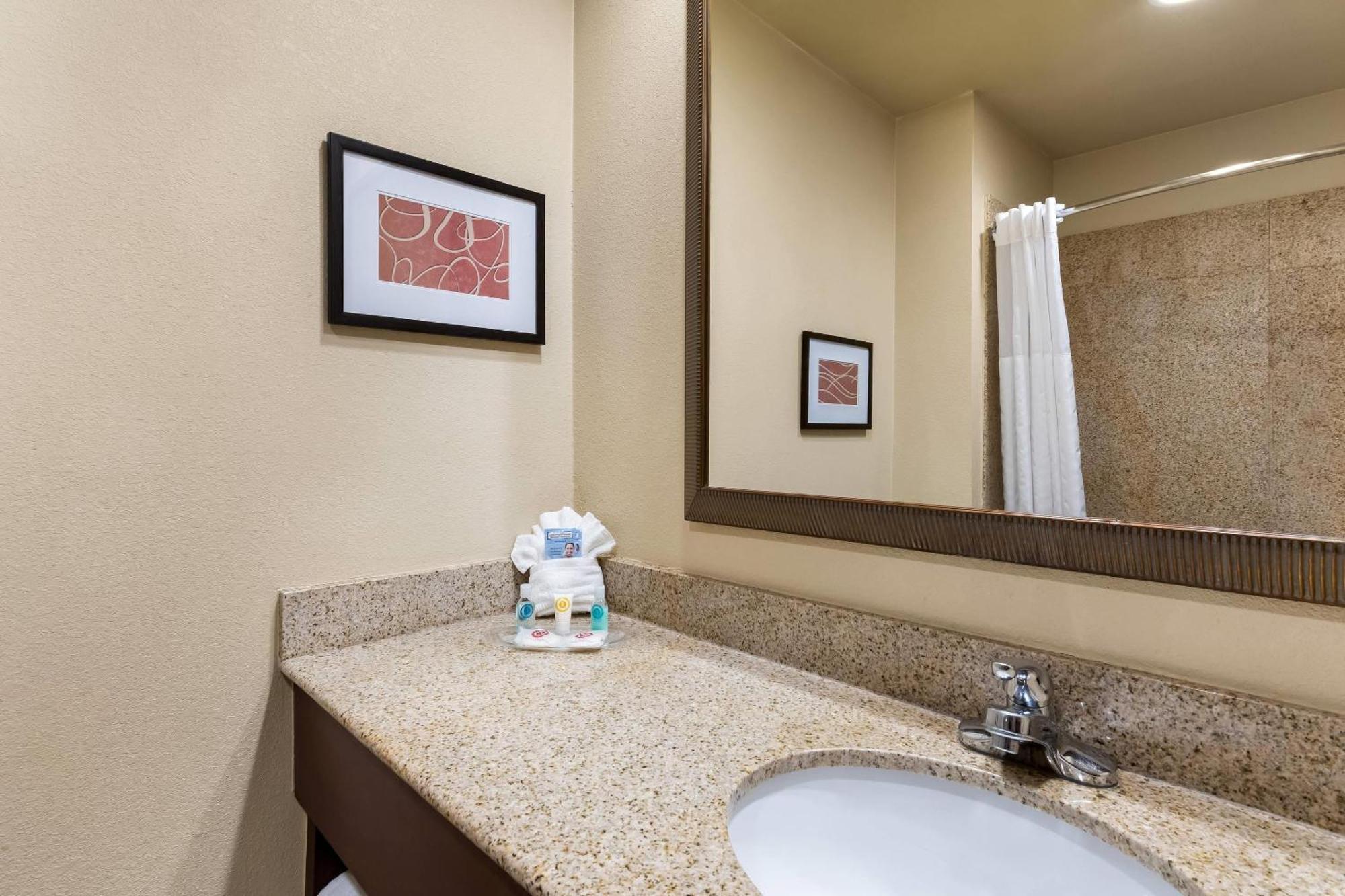 Comfort Suites Yukon - Sw Oklahoma City Esterno foto